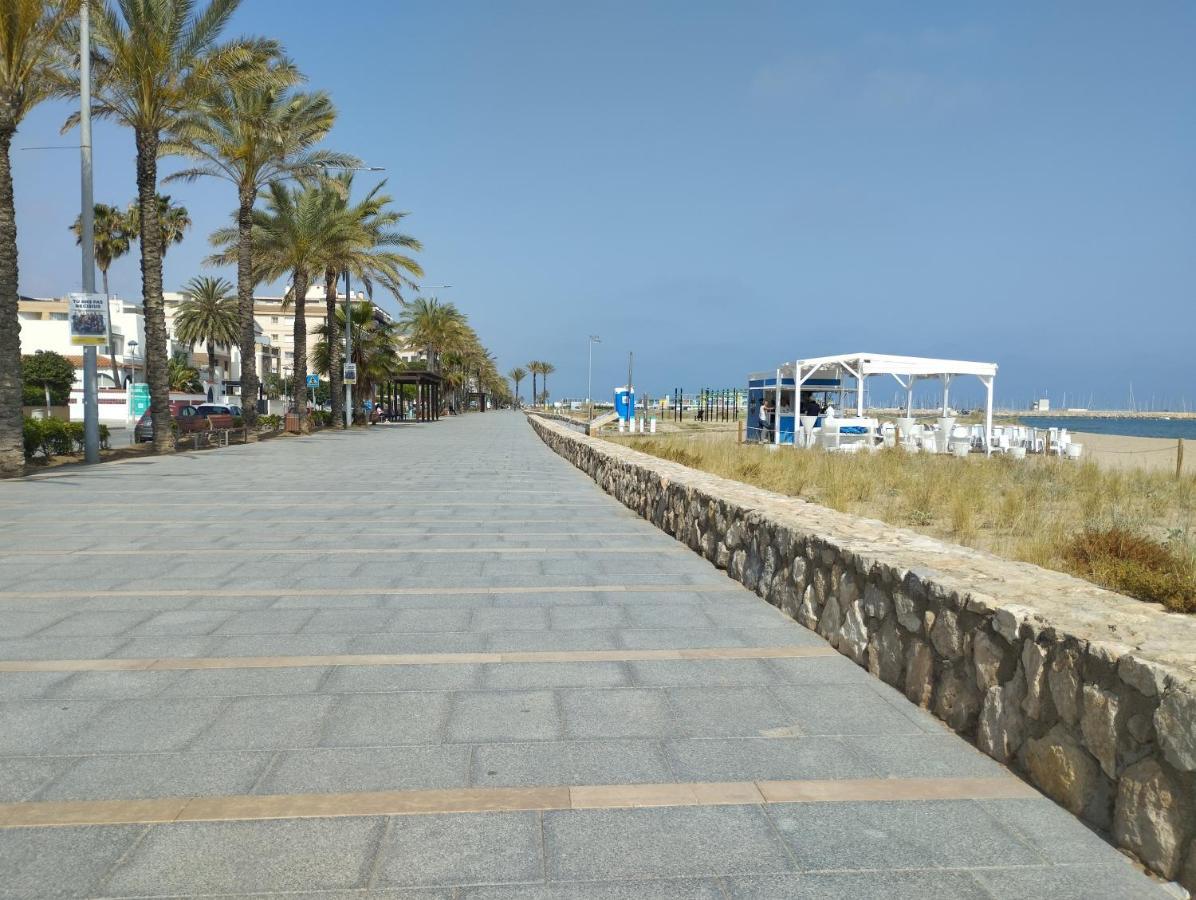 Atico Frente Al Mar Con Parking Para 5 Personas Apartment Calafell Bagian luar foto