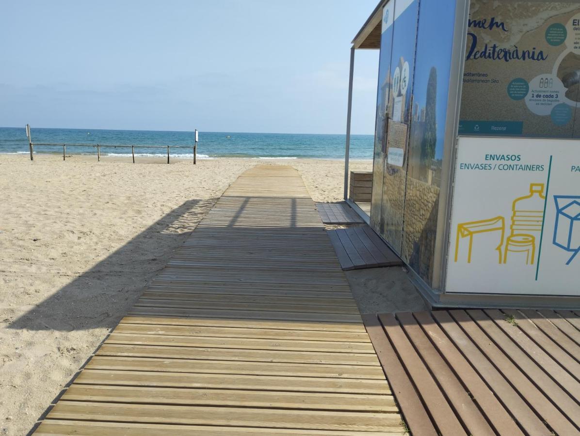 Atico Frente Al Mar Con Parking Para 5 Personas Apartment Calafell Bagian luar foto